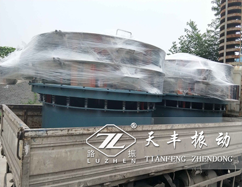 寧夏TS2000振動篩已發(fā)貨,丁經(jīng)理請注意查收！